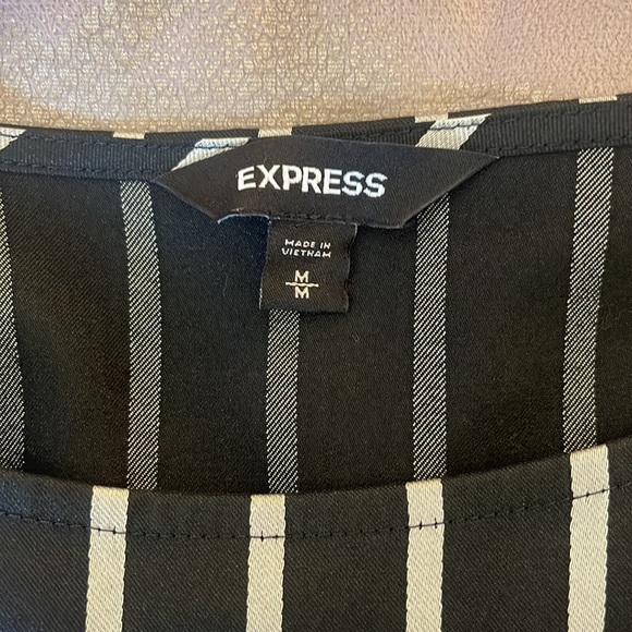 used a few times.  medium size.  express. Color black and silver - Picture 2 of 2